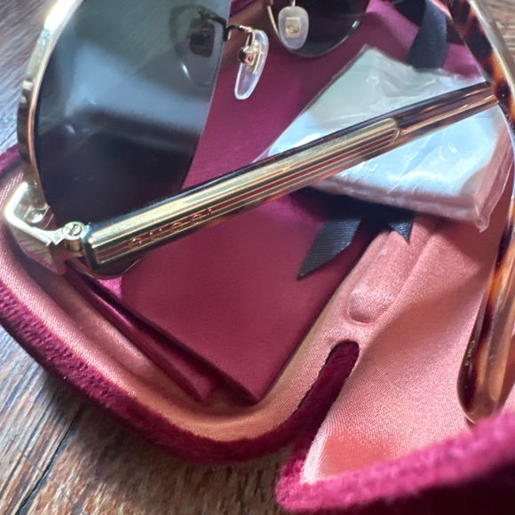 Gucci Aviator Sunglasses - Picture 6 of 6